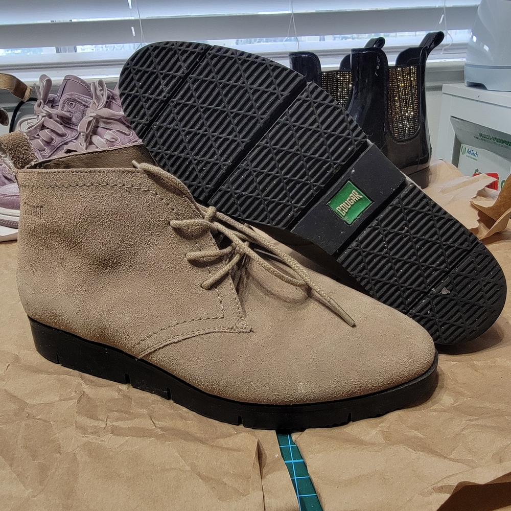 Cougar Tan Lace Up Boots